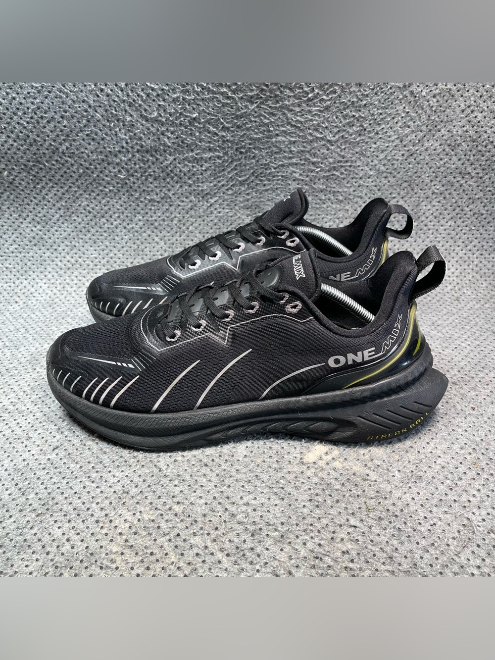 Onemix Bumper Elite Black Running Shoes Size 12 Men’s